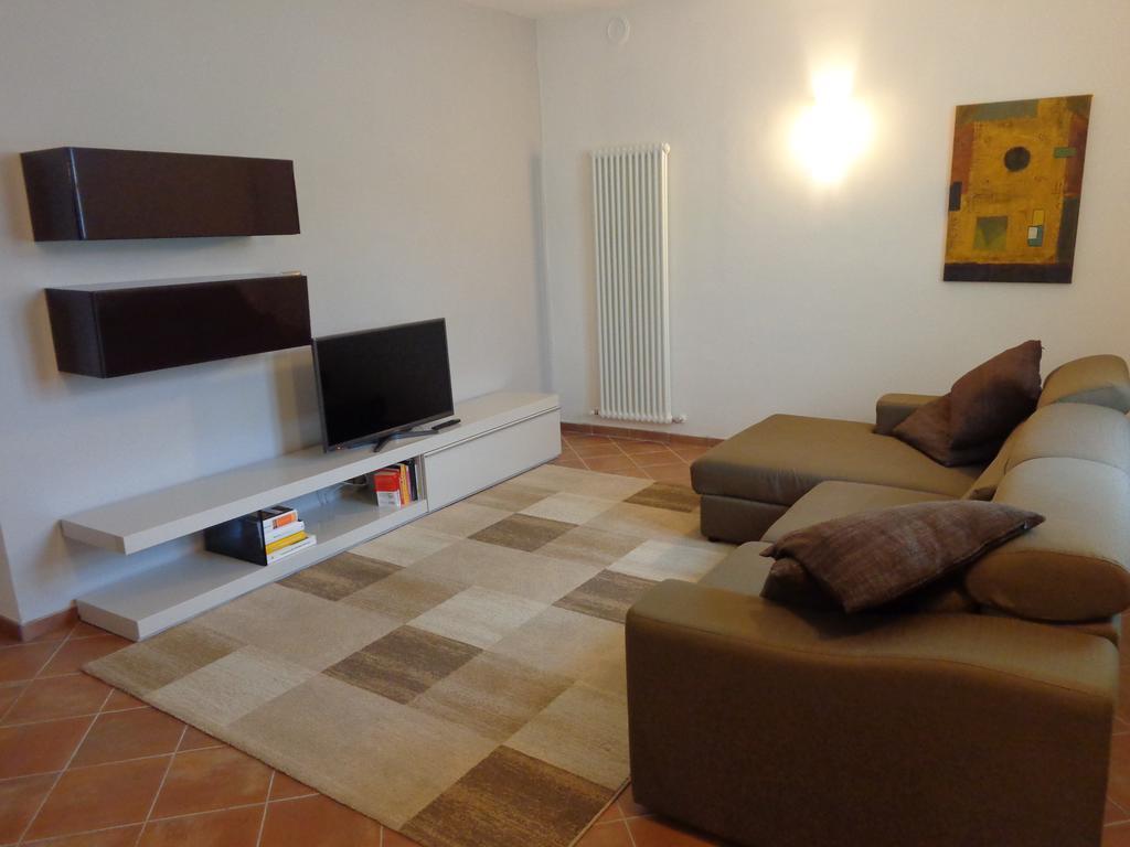La Casa In Rivalta Villa Verduno Værelse billede